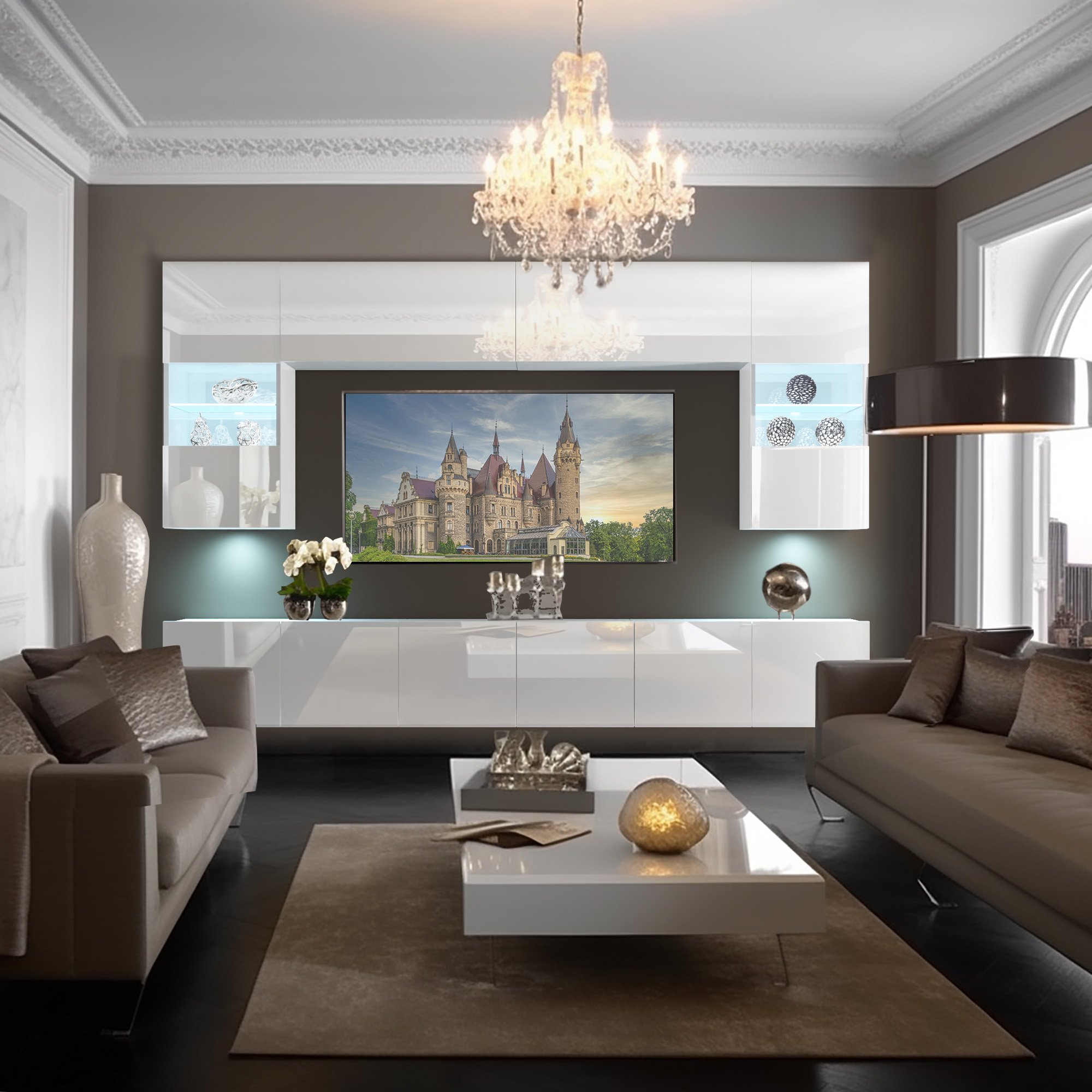 Salon avec mobilier blanc et lustre en cristal