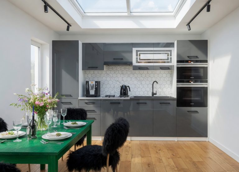 Meuble de cuisine 300 cm gris brillant avec plan de travail Fabricant INF SYNTKA2/6/WT/S/0/B1